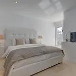 New Modern 3 Bed Apartment Puerto Banus