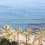 Large Modern Beach Front Apartment, Rooftop Pool!!