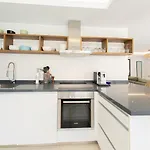 Charming Townhouse/5Bedrs/Front Beach/Private Pool