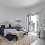 Luxurious Frontline Penthouse In Puerto Banus