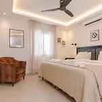 Modern Villa With Heated Pool & Bbq Next To The Beach