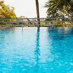 Luxurious Frontline Golf Apartment In Elviria