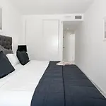 IVY-Modern 3 bedroom apt private garden
