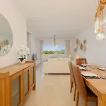 Apartment With Pool And Private Terrace With Sea Views In Elviria