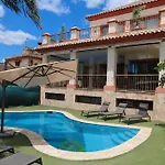 Precioso Chalet - Piscina- Garaje Privado- Jardin
