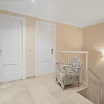 Fantastic Family Home 50 Metres To Beach Rdr419