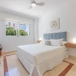Elegant Apartment, Steps From The Sea With Parking Included