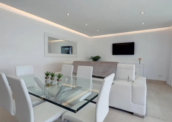 New Modern 3 Bed Apartment Puerto Banus