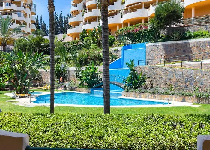 Great Views, Large Terrace & Walking Distance