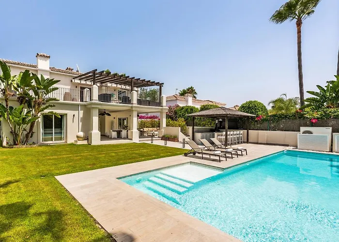 Villa New Zacaluca Pool Sauna & Gym - Happy Rentals