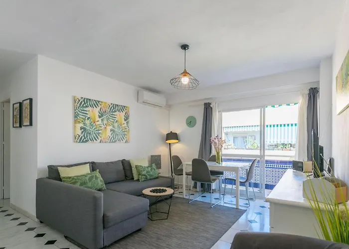 Piso De 2 Dormitorios Playa Bajadilla Marbella Centro