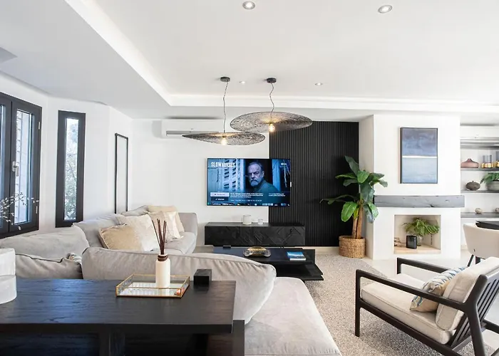 Charming Townhouse/5Bedrs/Front Beach/Private Pool