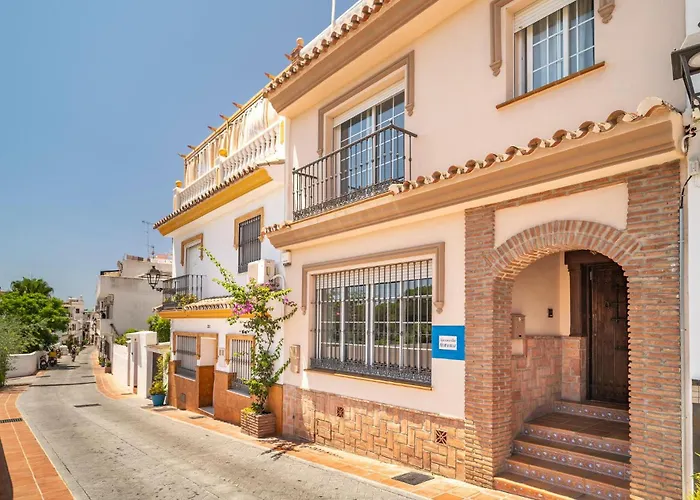 Amazing Home In Marbella With Kitchen