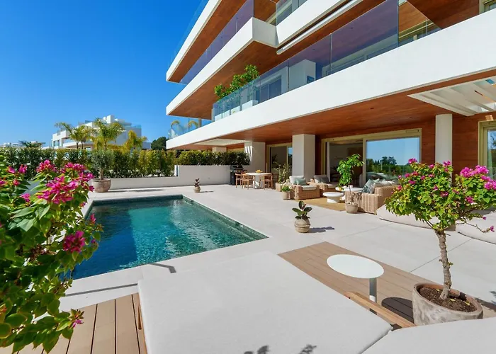 Benalus 4-Bedroom Duplex In Golden Mile