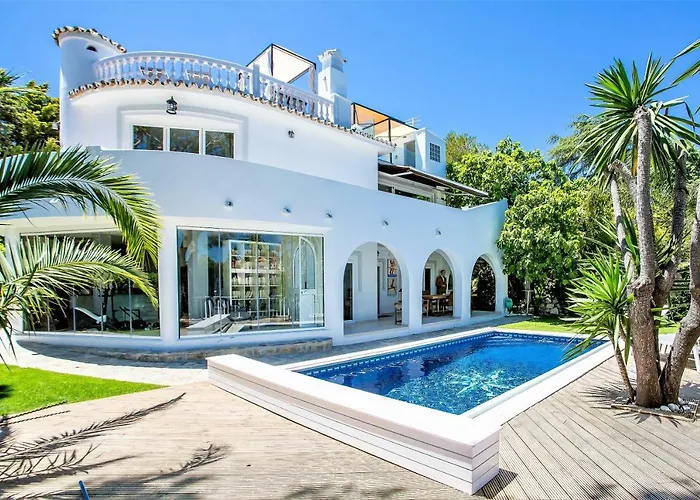 Luxury Villa With Swimming Pool And Jacuzzi