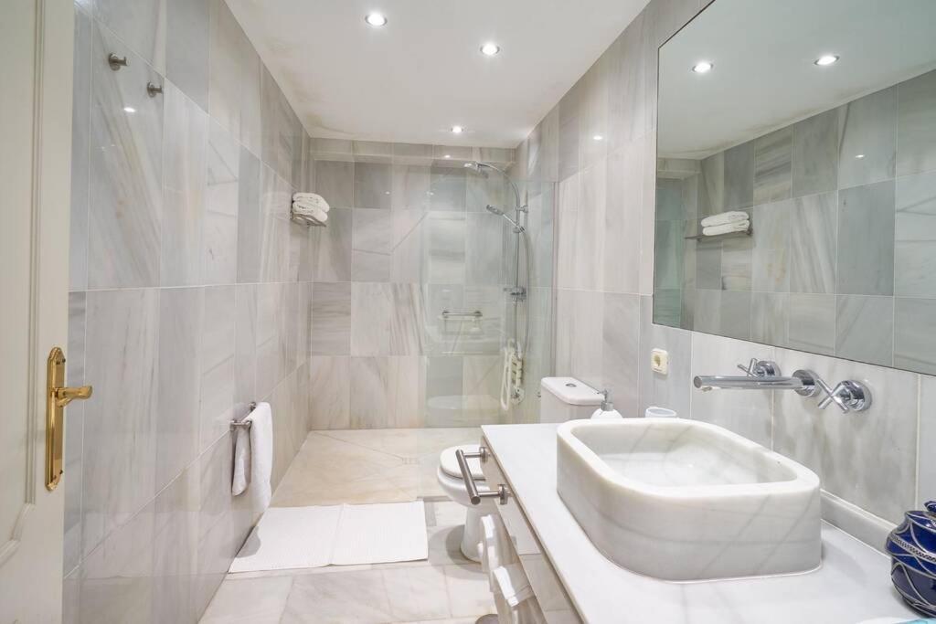 Apartment Golden Beach Marbella-primera Linea De Playa *