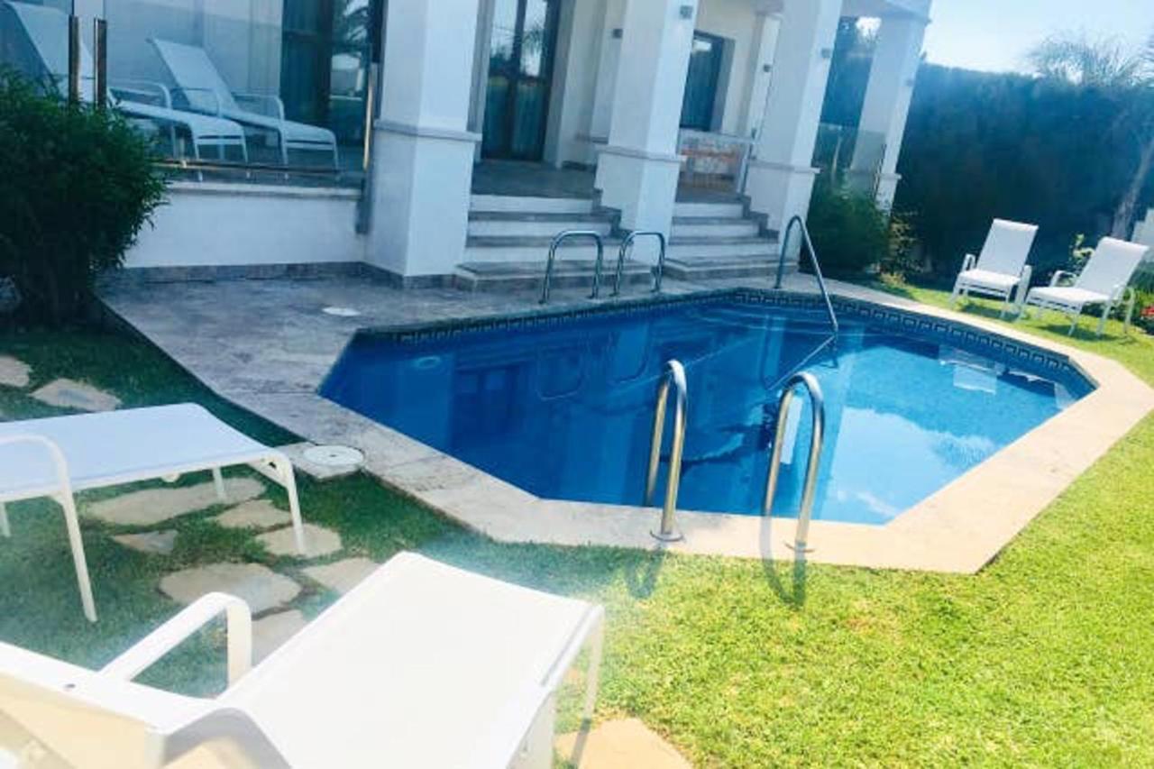 Elegant + Pool Villa Marbella