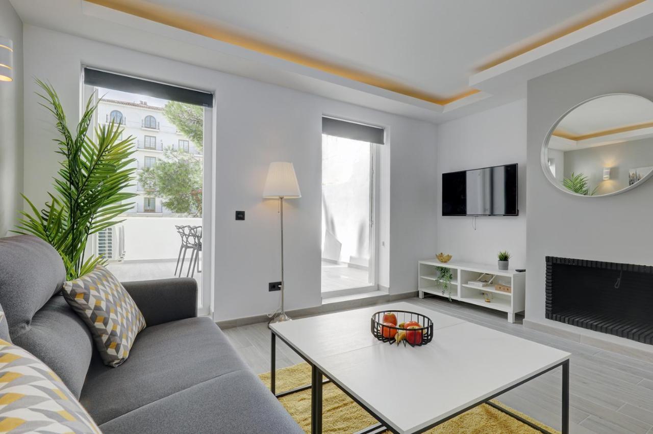 One Bedroom Walking Distance To Puerto Banus *