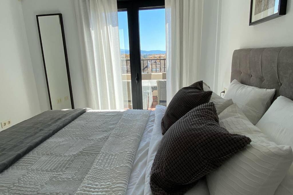 Apartment Penthouse With Sea Views In Marbella
