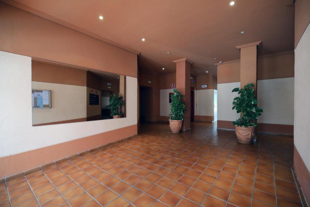 Sleeps 8 Aircon Secure Underground Parking Free Netflix Fast Internet *