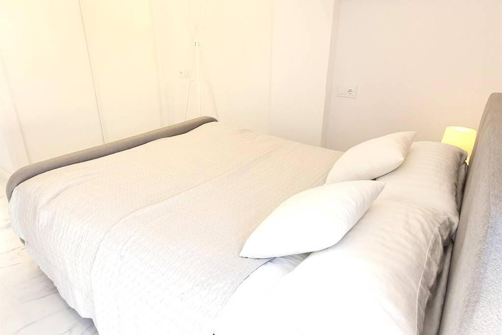Skol 645. Exclusive Three Bedrooms With Sea Views Apartment *