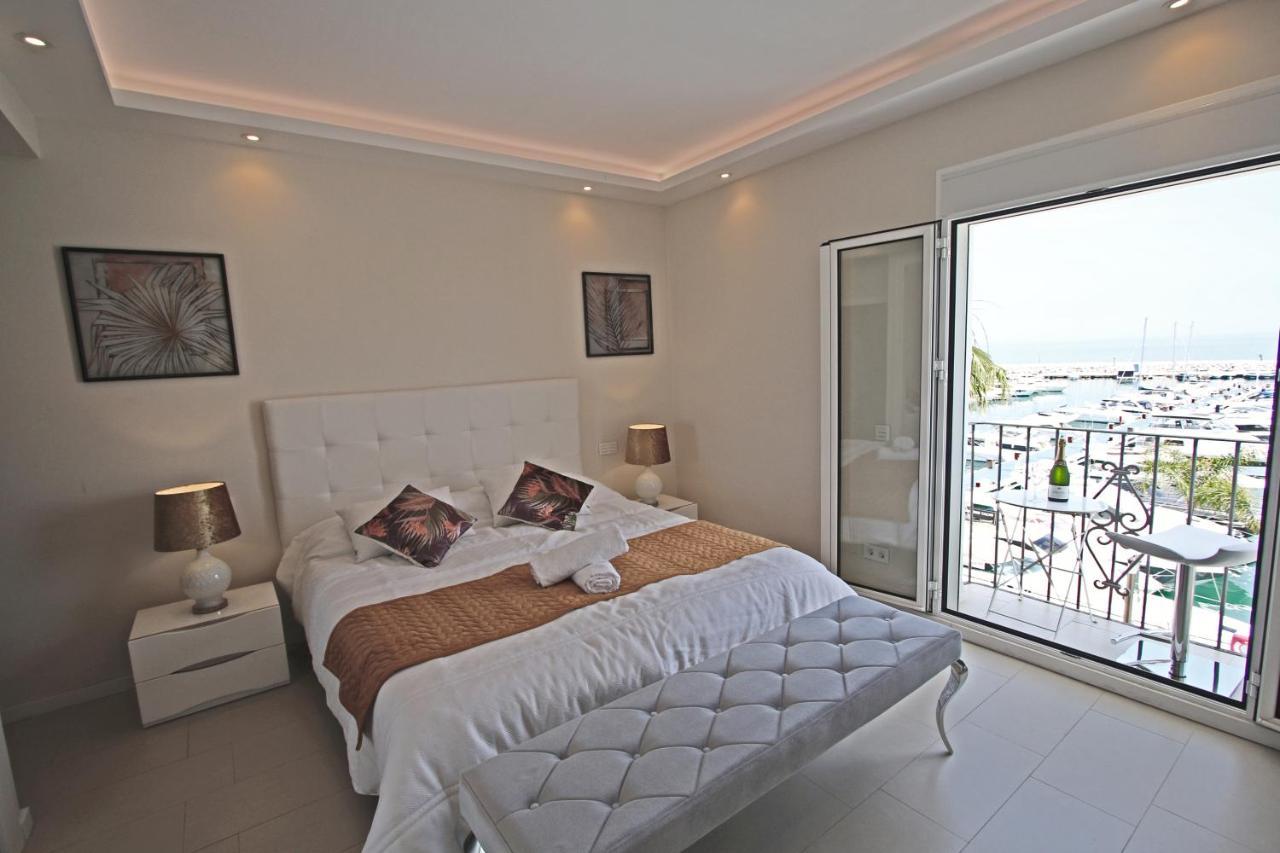 First Line Luxury Penthouse, Puerto Banus, Apartment