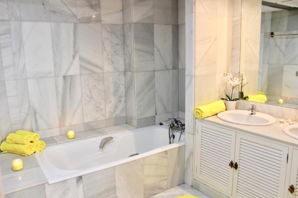 Apartment Puerto Banus Beachfront .gray D'albion . Amazing Location Marbella