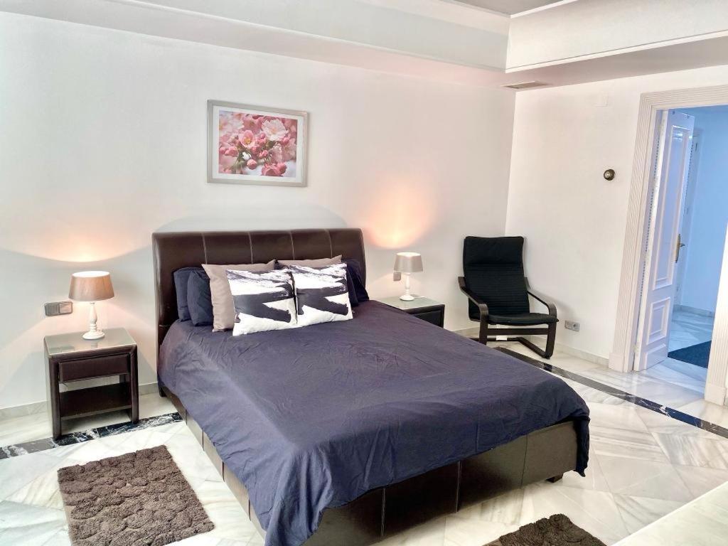 Puerto Banus Beachfront .gray D'albion . Amazing Location Apartment *