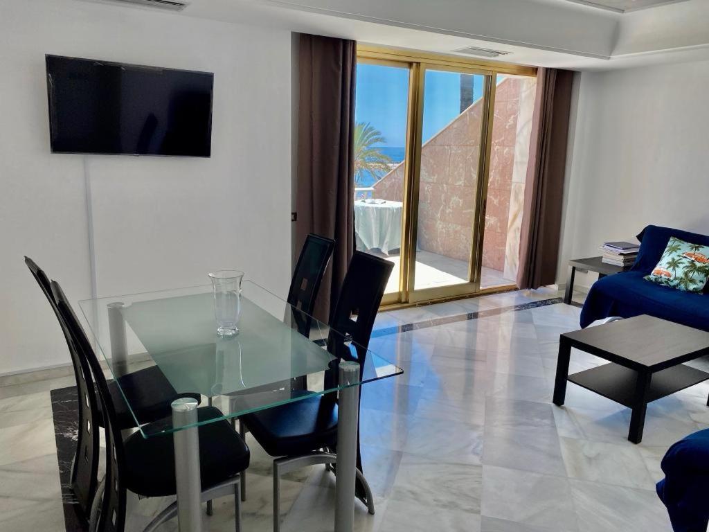 Puerto Banus Beachfront .gray D'albion . Amazing Location Apartment *