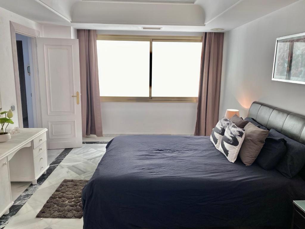 Apartment Puerto Banus Beachfront .gray D'albion . Amazing Location