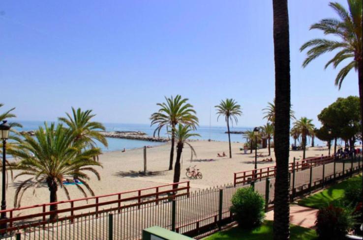 Puerto Banus Beachfront .gray D'albion . Amazing Location