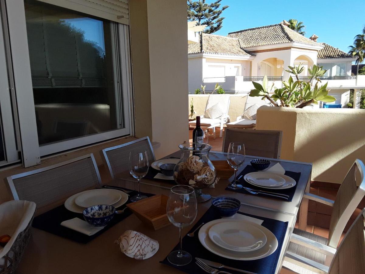 Apartment Beachfront Neptuno I, Complex,views,pool,garden, Elviria Marbella