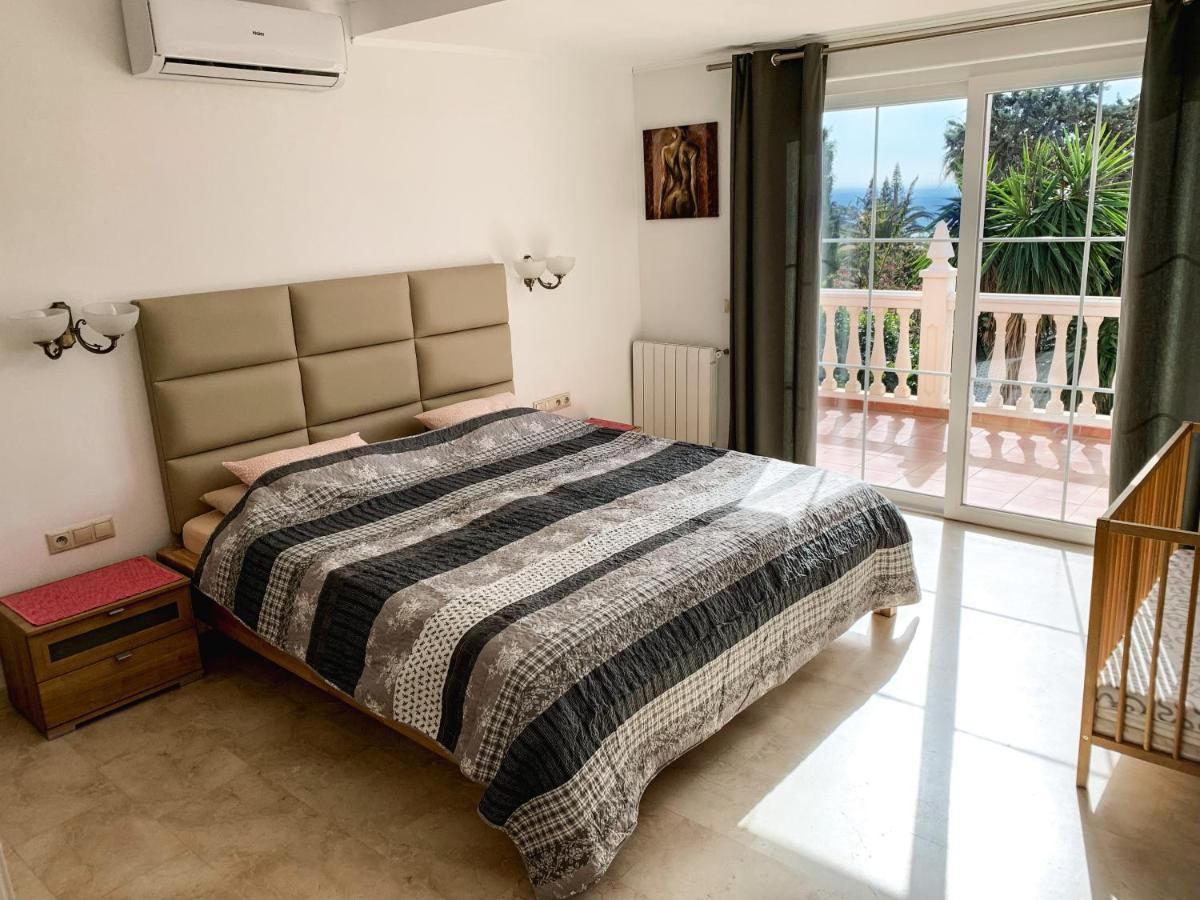 Villa Costanera In Marbella