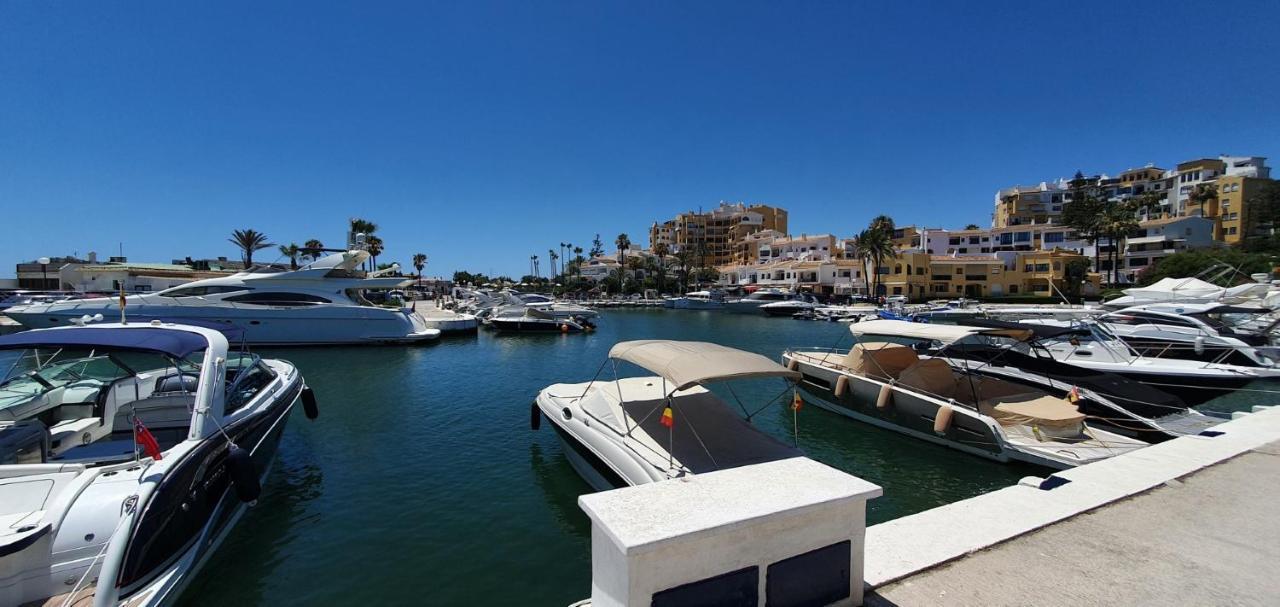 G33 Cabopino Apartamento *