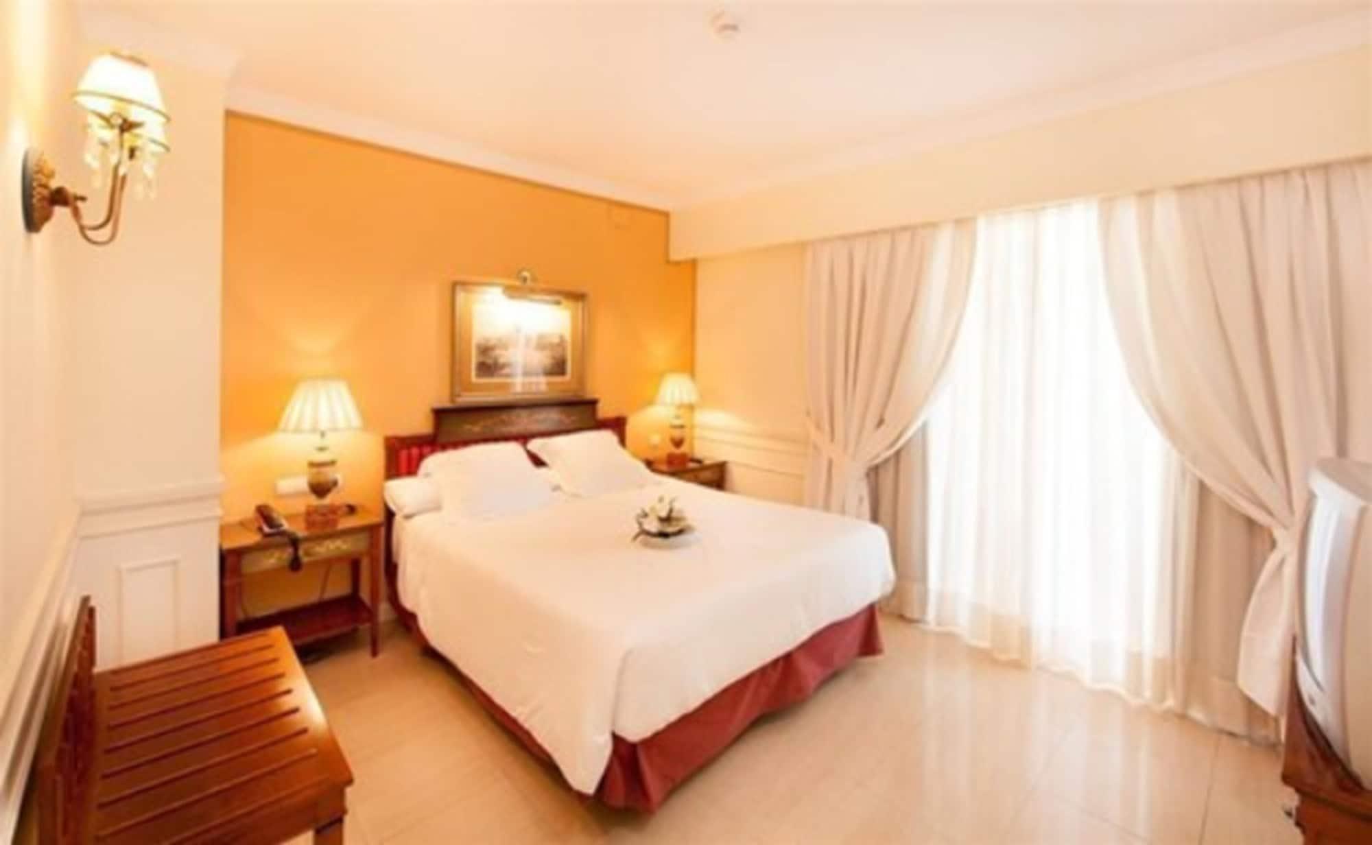 Guadalpin Boutique Apartment