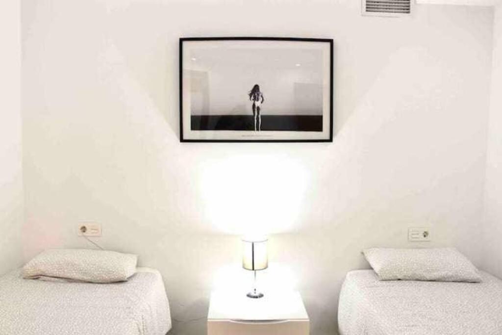 Apartment Large Modern Beach Front Apartment, Rooftop Pool!!