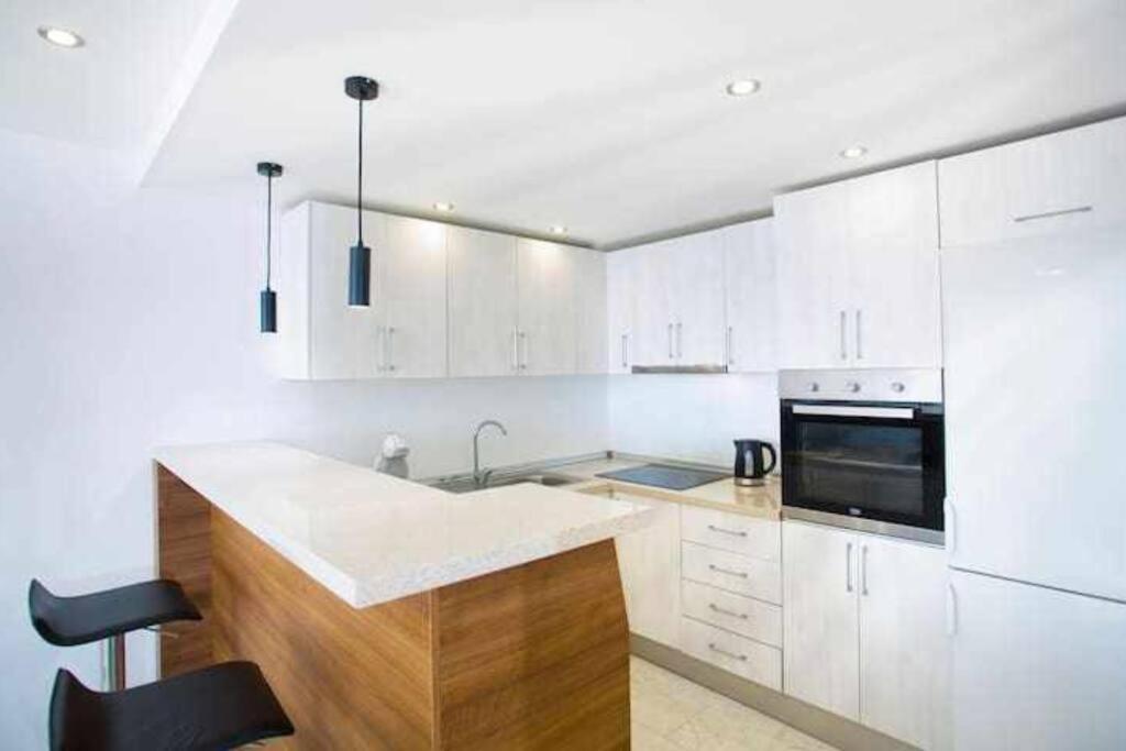 Apartment Large Modern Beach Front Apartment, Rooftop Pool!! Marbella