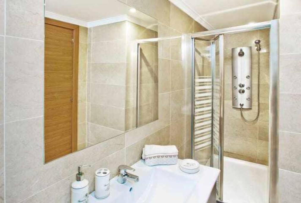 Apartment Large Modern Beach Front Apartment, Rooftop Pool!! Marbella