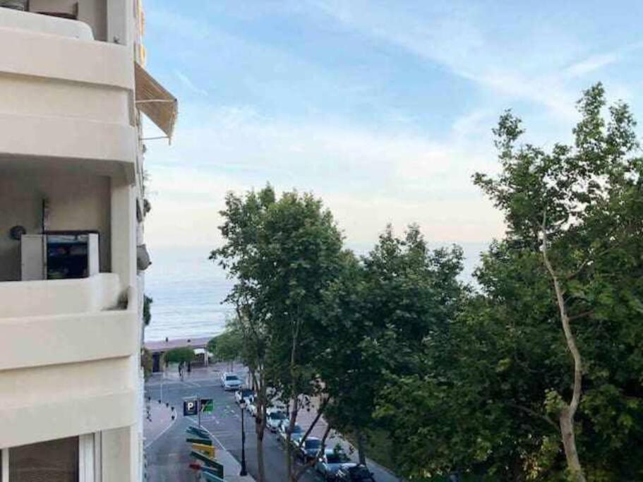 Apartment Large Modern Beach Front Apartment, Rooftop Pool!! *