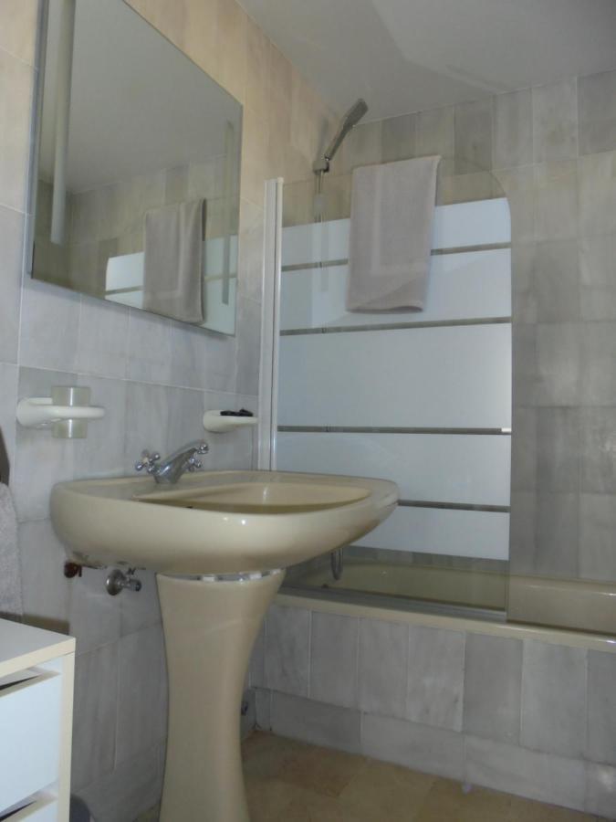 Front Line - 2 Bedroom & 2 Bathrooms Apartment *