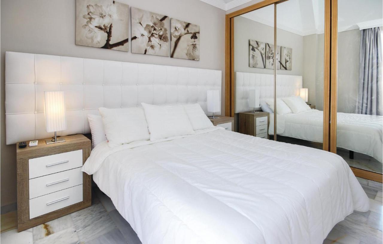 Beautiful In Marbella-las Chapas With 2 Bedrooms, Outdoor Swimming Pool And Swimming Pool Casa de férias
