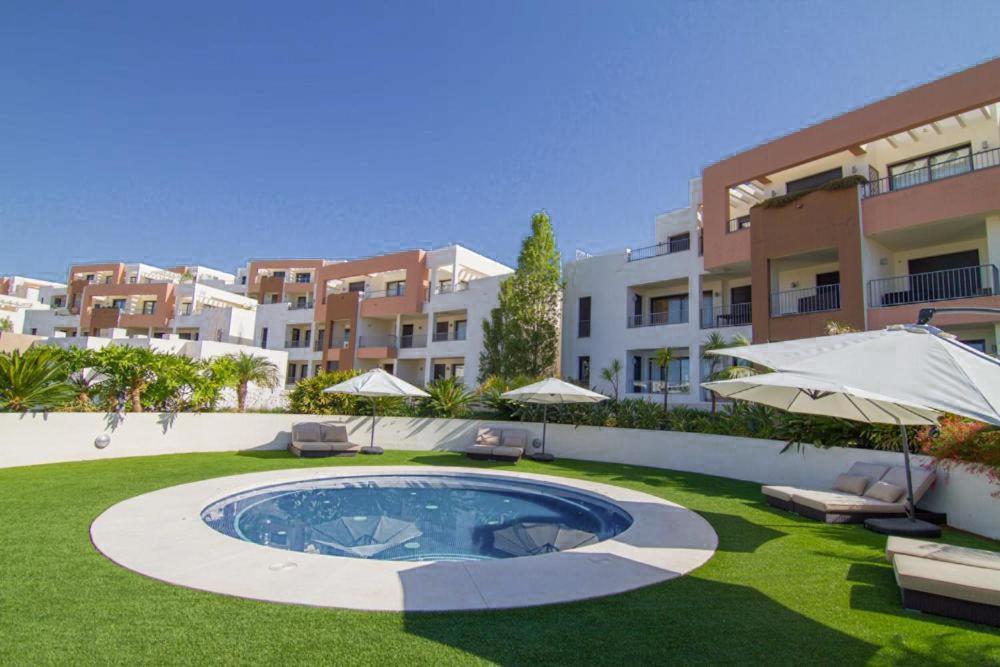 Luxury 2 Bedroom Sauna Gym Pools Jacuzzi Marbella