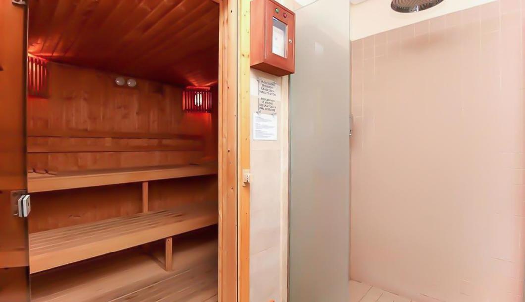 Apartment Luxury 2 Bedroom Sauna Gym Pools Jacuzzi Marbella