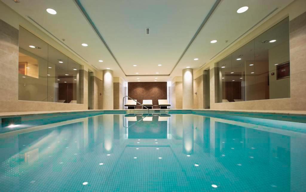 Luxury 2 Bedroom Sauna Gym Pools Jacuzzi Apartment Marbella