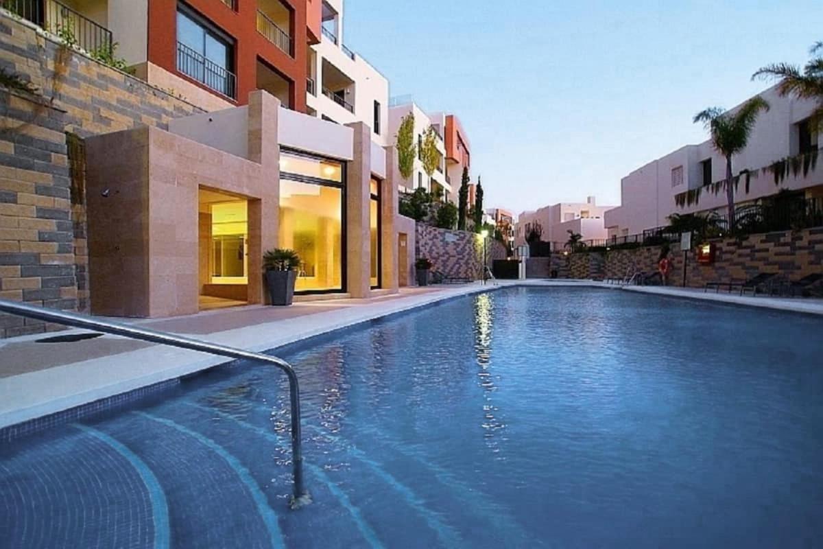 Luxury 2 Bedroom Sauna Gym Pools Jacuzzi Marbella