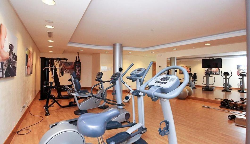 Luxury 2 Bedroom Sauna Gym Pools Jacuzzi Marbella