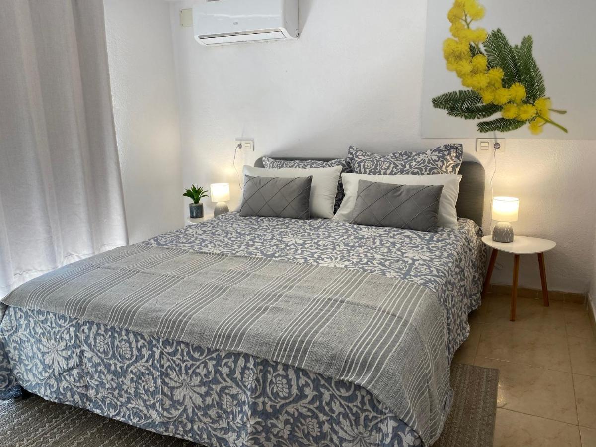 Private Pool & Garden - Walk To & Holiday home