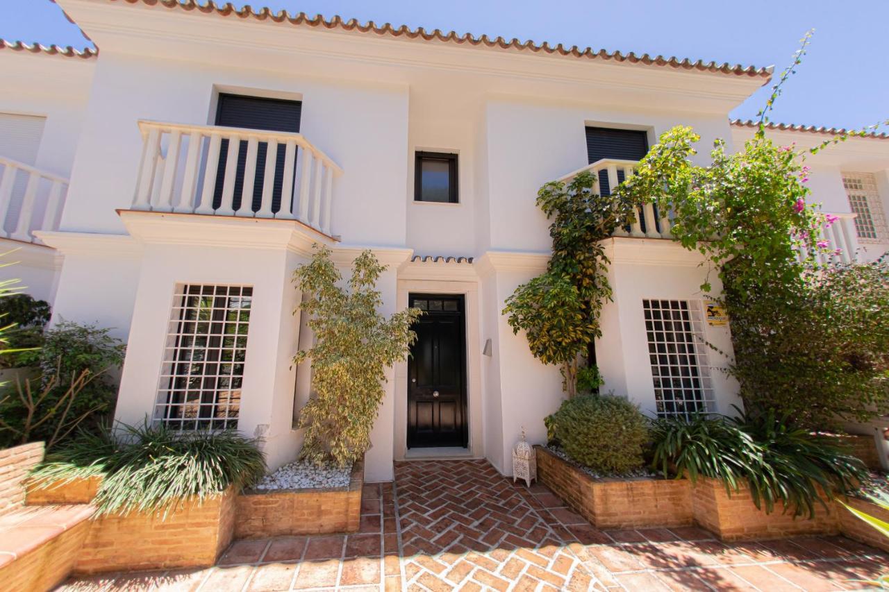 Charming Townhouse/5bedrs/front Beach/private Pool Сasa de vacaciones Marbella