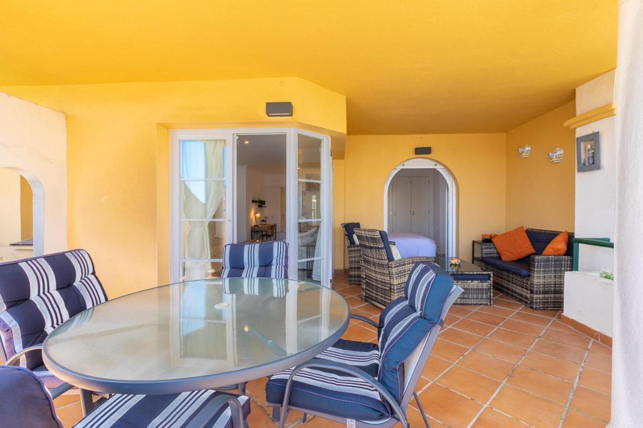 Great Views, Large Terrace & Walking Distance Apartamento *