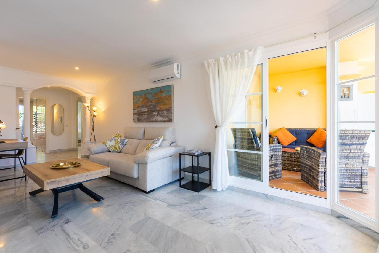Great Views, Large Terrace & Walking Distance Apartamento Marbella